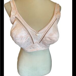 NWOT Gloria Vanderbilt Bra Wire Free Lined Soft Pink Size 40DD